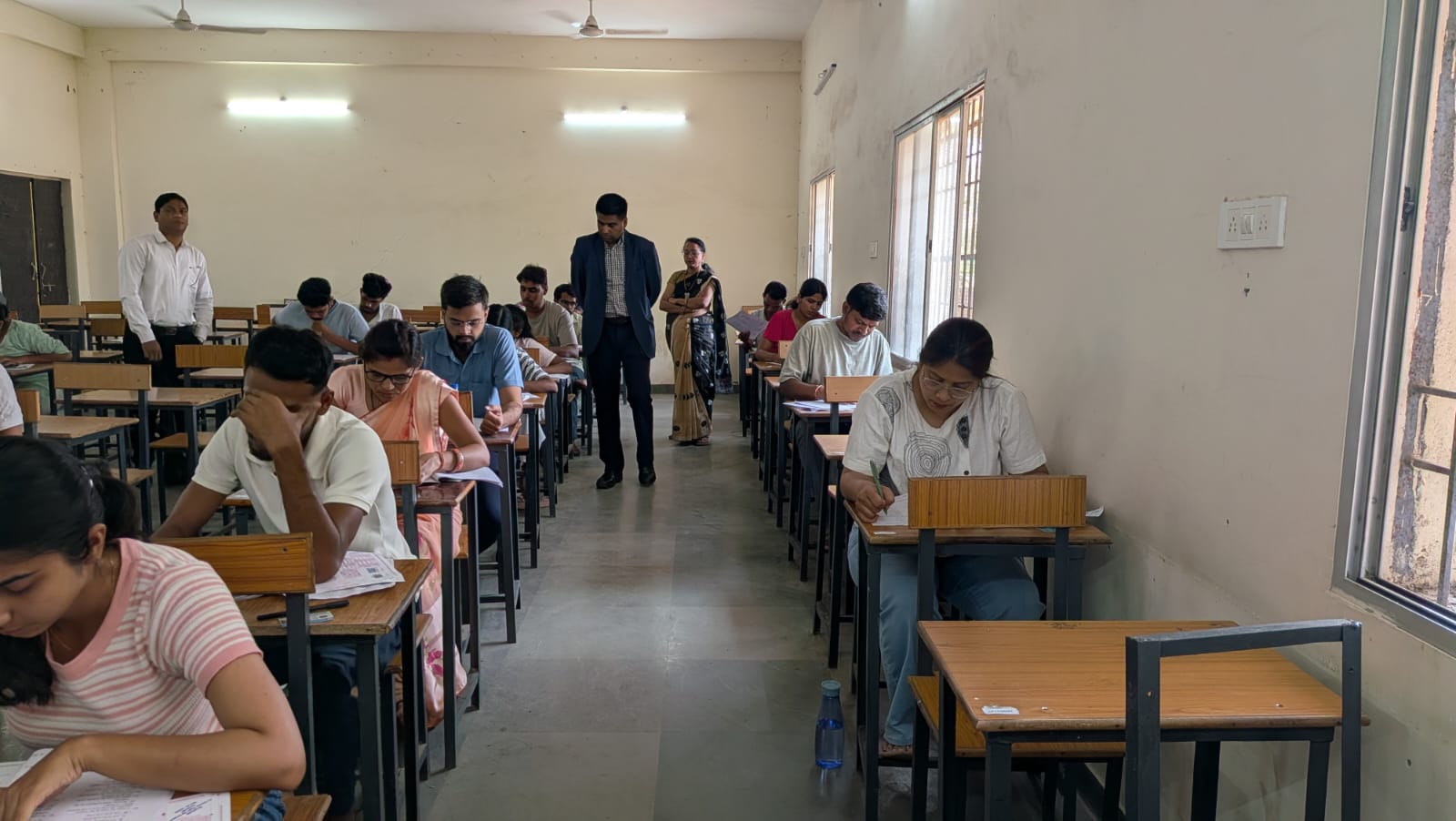 कलेक्टर ने विभिन्न परीक्षा केंद्रों का औचक निरीक्षण&hellip;