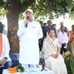 कटहल–गुलमोहर की छांव में सजी चौपाल, मुख्यमंत्री ने सरोधी में सुनी जनता की आवाज….