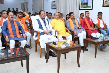 मुख्यमंत्री ने जनप्रतिनिधियों और आमजनों के साथ सुनी मन&hellip;