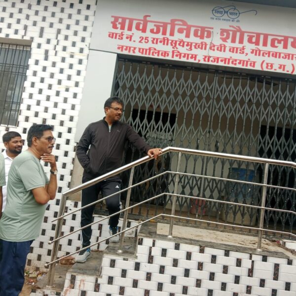 आयुक्त ने नाला सफाई का जायजा लेकर पानी भरान क्षेत्र के नाला नाली की समुचित सफाई करने के दिये निर्देश….