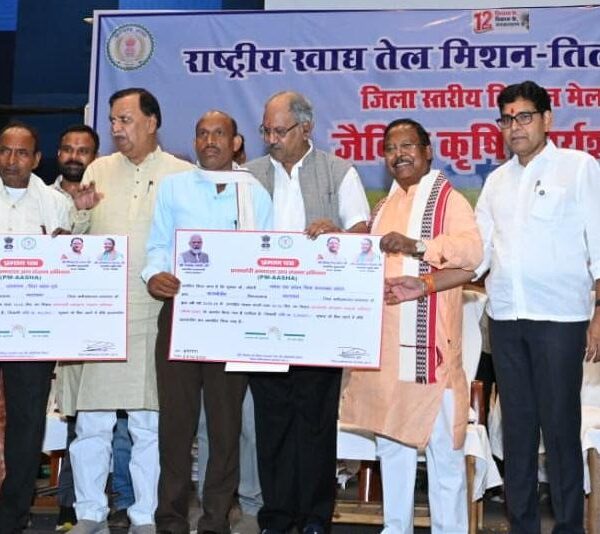 भावी पीढ़ी के स्वास्थ्य के लिए रासायनिक खाद छोड़ अपनानी होगी जैविक खेती: कृषि मंत्री रामविचार नेताम…