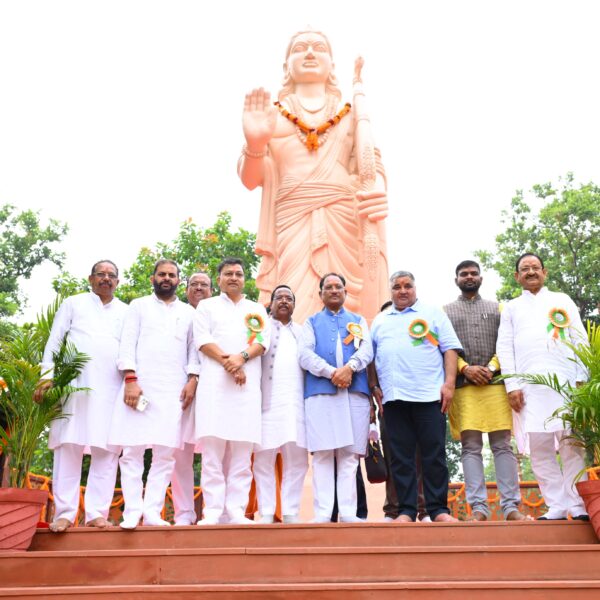 मातृशक्ति एवं प्रकृति के प्रति श्रद्धा का अनुपम संगम : मुख्यमंत्री ने “राम वाटिका” में किया रुद्राक्ष का पौधारोपण….