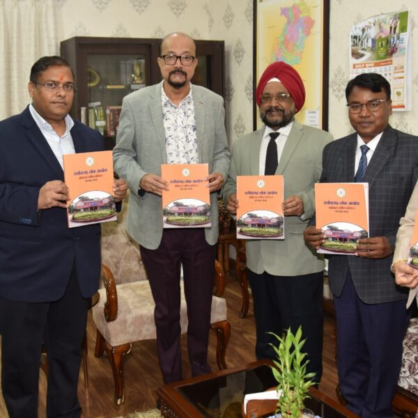 राज्यपाल श्री डेका को प्रमुख लोकायुक्त श्री उबोवेजा ने आयोग का वार्षिक प्रतिवेदन सौंपा…