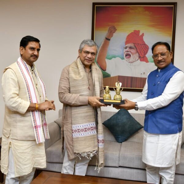 मुख्यमंत्री ने छत्तीसगढ़ में प्रमुख रेल परियोजनाओं को गति देने रेल मंत्री अश्विनी वैष्णव से की विस्तृत चर्चा….