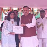 जनसेवा और ऊर्जा संकल्प:- स्वतंत्रता दिवस पर विधानसभा अध्यक्ष डॉ. रमन सिंह ने कनिष्ठ अभियंता सुश्री एकता साहू को किया सम्मानित’