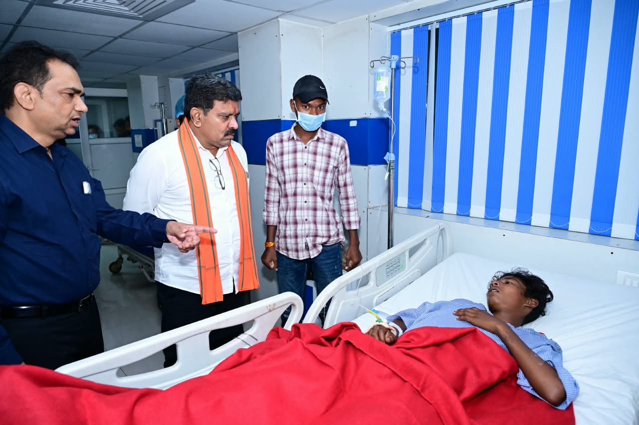 उप मुख्यमंत्री विजय शर्मा ने अस्पताल पहुंचकर जाना&hellip;