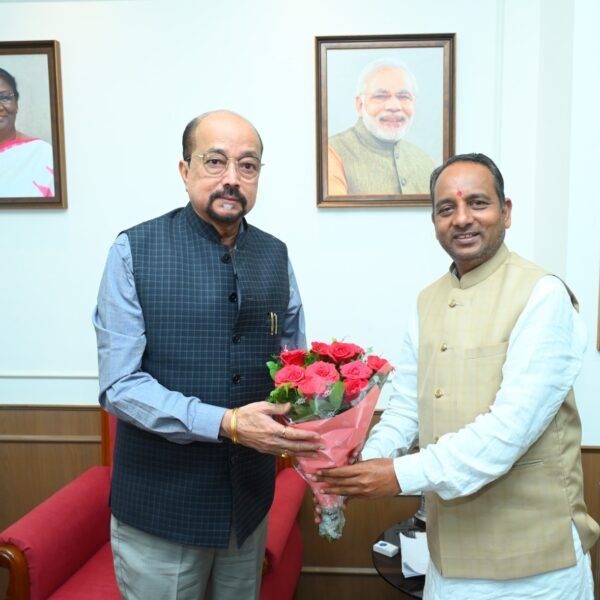 राज्यपाल श्री डेका से छत्तीसगढ़ रेड क्रॉस समिति के अध्यक्ष ने की सौजन्य भेंट….