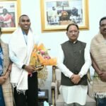 मुख्यमंत्री से एशियन गेम्स के कांस्य पदक विजेता एथलीट अनिमेष कुजूर ने की सौजन्य मुलाकात…