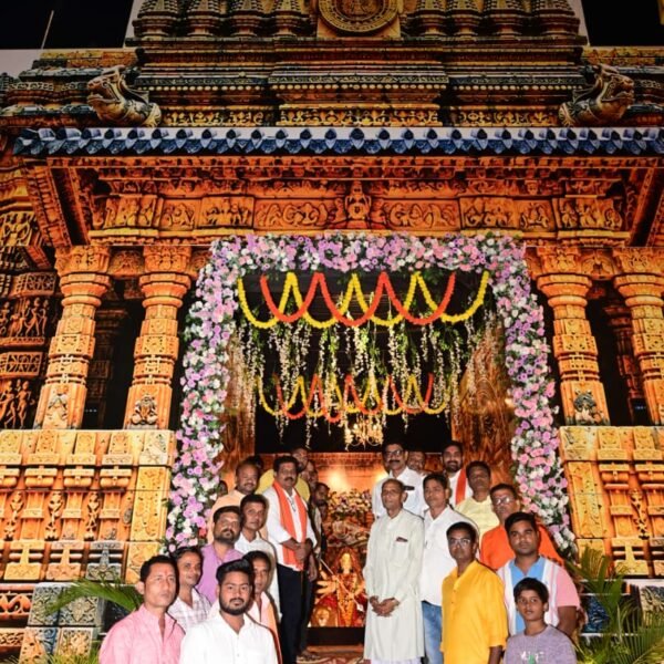 नवरात्रि पर उप मुख्यमंत्री विजय शर्मा ने पिपरिया में विभिन्न दुर्गा उत्सव समितियों के पंडालों में पहुंचकर की पूजा-अर्चना….