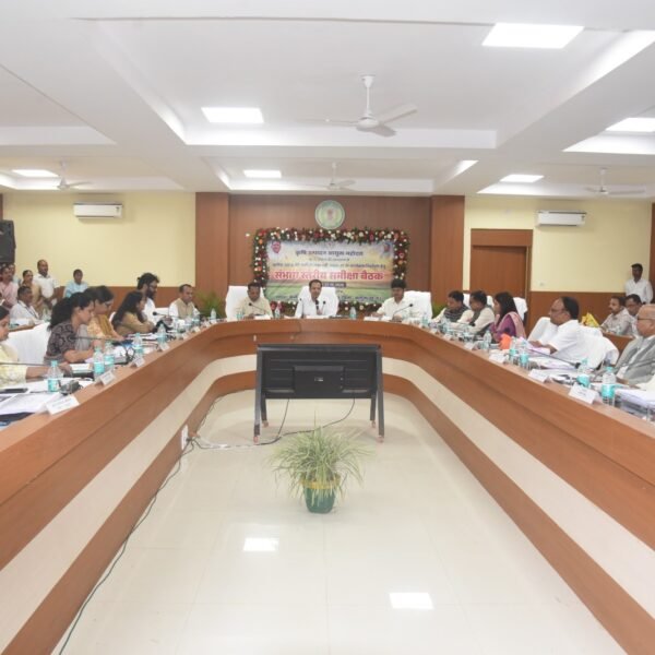 कृषि उत्पादन आयुक्त सिद्धार्थ कोमल परदेशी की अध्यक्षता में कृषि एवं संबद्ध विभागों की संभागीय बैठक सम्पन्..